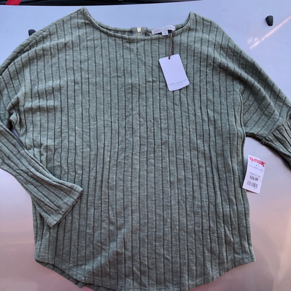 New TJ Max  Cute Top